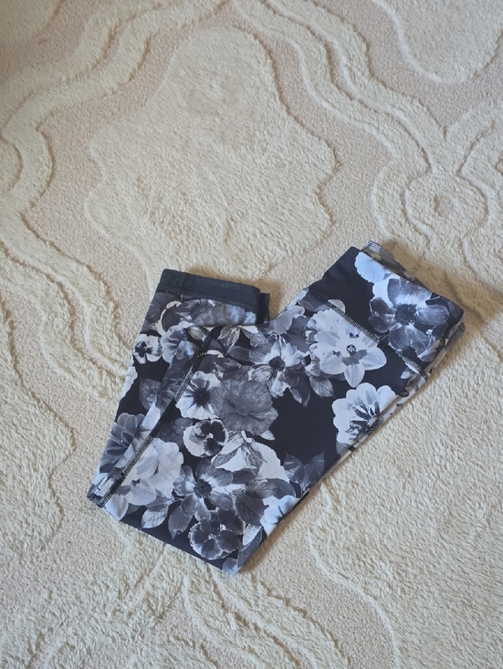 Old Navy Other - Old Navy Black and White Floral Leggings Active